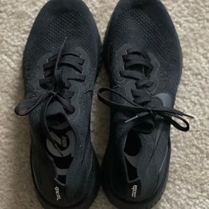 Nike Tennis Shoes- Black